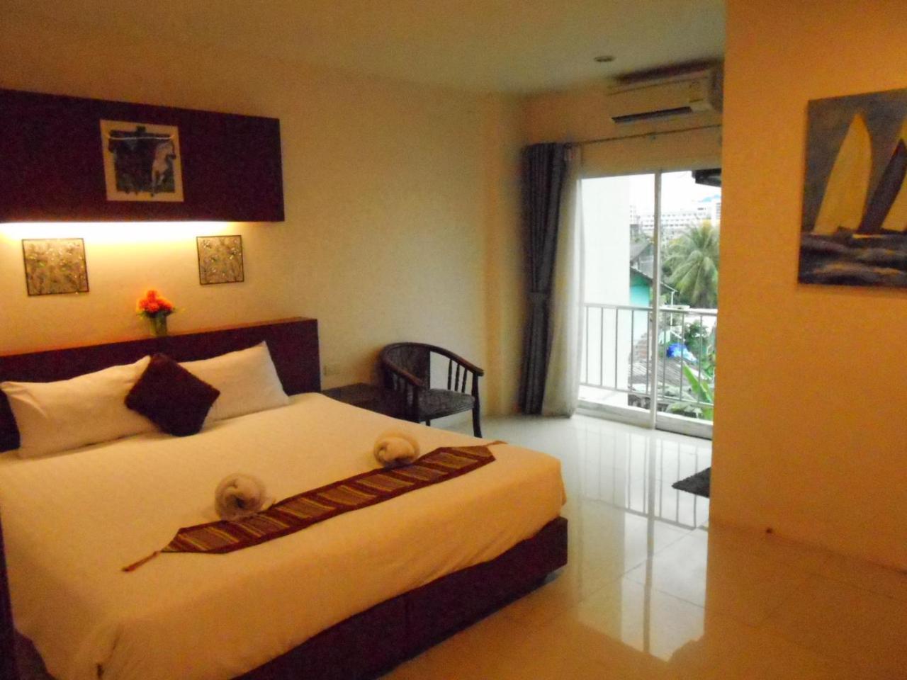7 Sky Residency Hotell Patong Eksteriør bilde